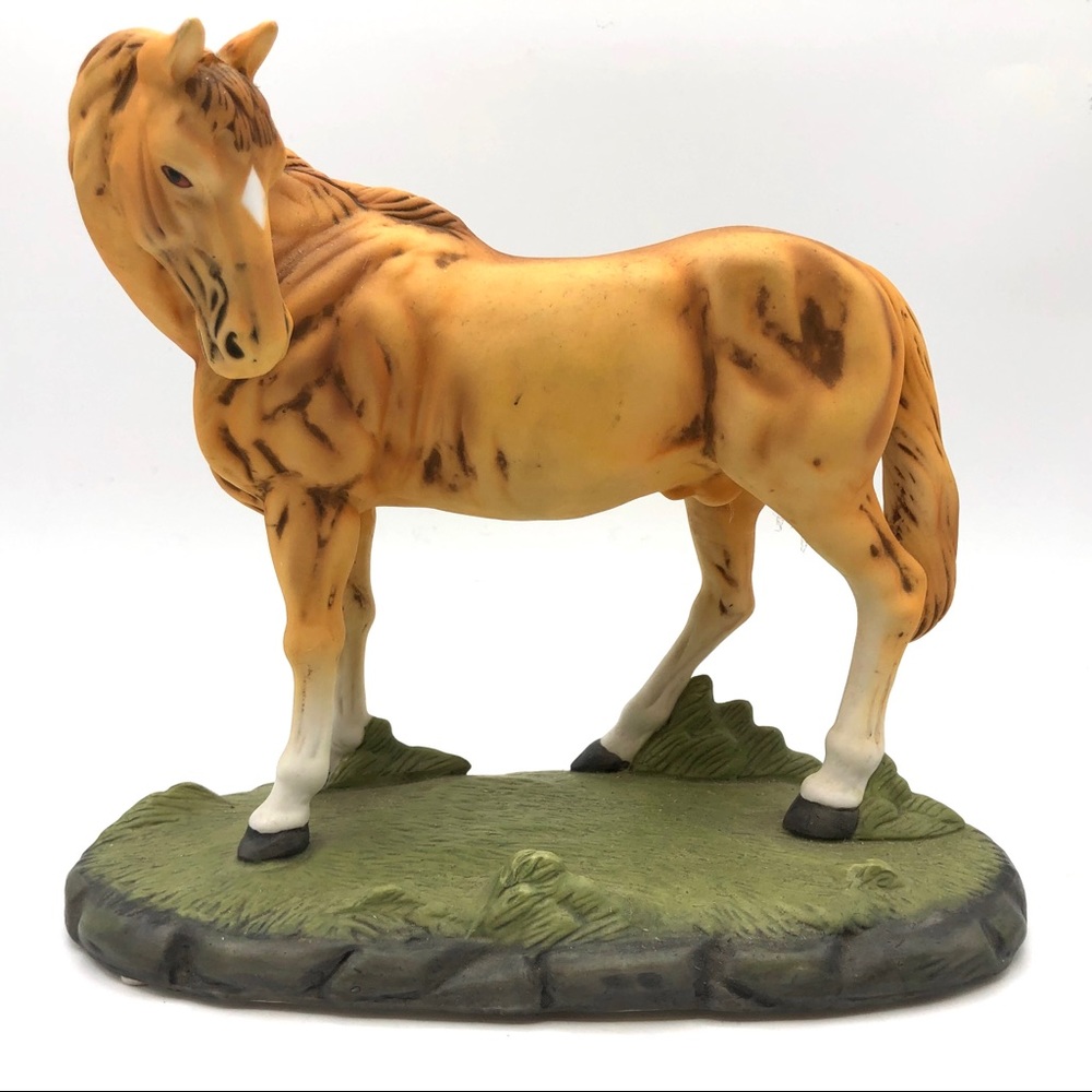 The Abbey Collection.  Chestnut Equestrian Racing Horse  porcelain.